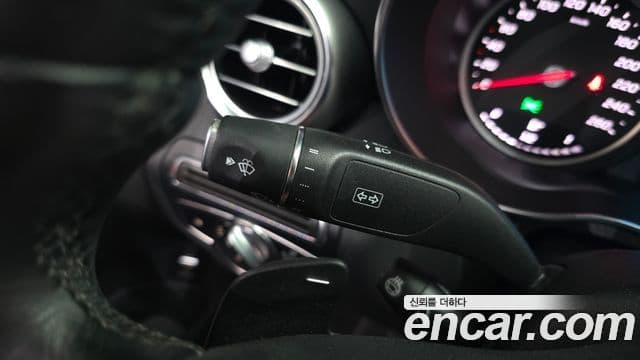 Mercedes-Benz C-Class 2018 — Photo 24/31