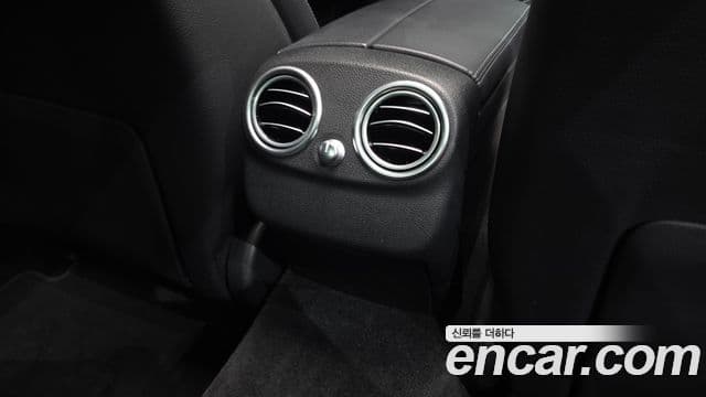 Mercedes-Benz C-Class 2018 — Photo 10/31