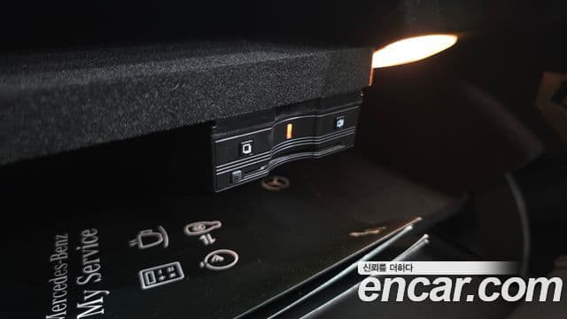 Mercedes-Benz C-Class 2018 — Photo 25/31