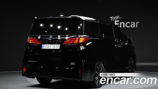 Toyota Alphard 2025 — Фото 1/20
