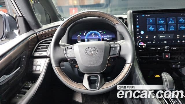 Toyota Alphard 2025 — Фото 13/20
