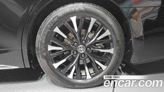 Toyota Alphard 2025 — ფოტო 36/38