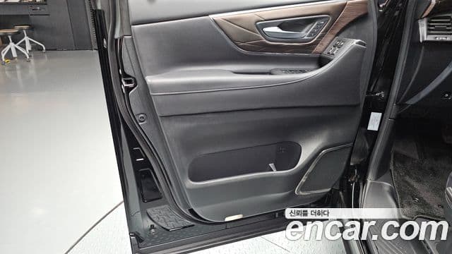 Toyota Alphard 2025 — ფოტო 22/38