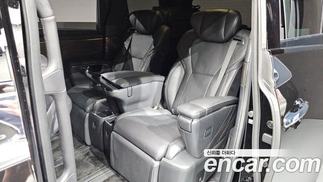 Toyota Alphard 2025 — ფოტო 4/38