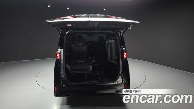 Toyota Alphard 2025 — ფოტო 18/38