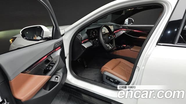 BMW 5 Series 2025 — Фото 10/20