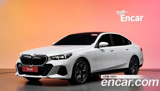 BMW 5 Series 2025 — Фото 1/20