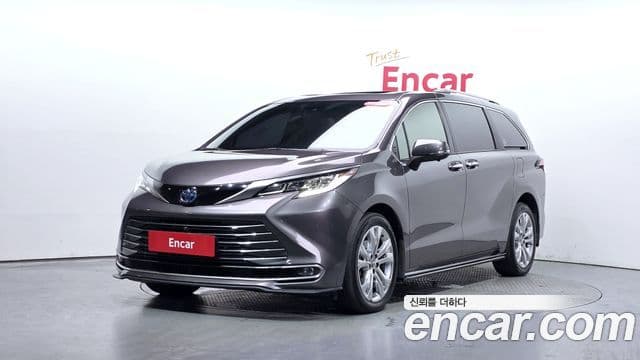 Toyota Sienna 2023 — Photo 7/35