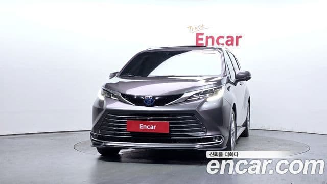 Toyota Sienna 2023 — Photo 28/35