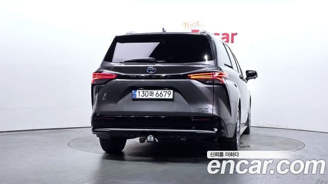 Toyota Sienna 2023 — Photo 10/35