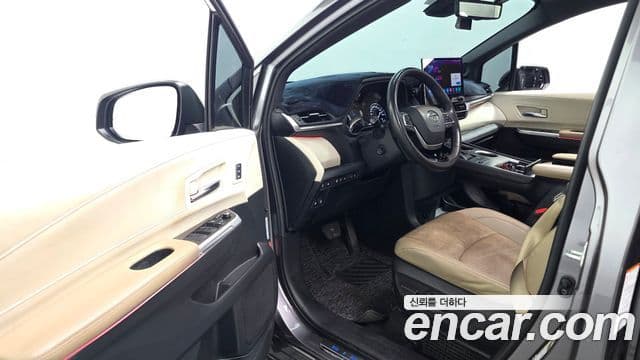 Toyota Sienna 2023 — Photo 23/35
