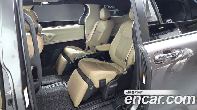 Toyota Sienna 2023 — Photo 14/35