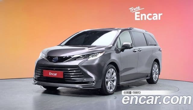 Toyota Sienna 2023 — Photo 5/35