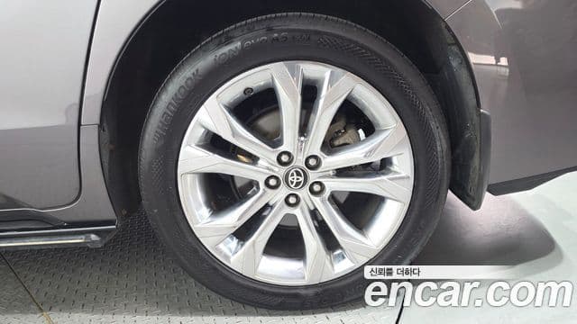 Toyota Sienna 2023 — Photo 29/35