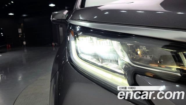 Toyota Sienna 2023 — Photo 2/35