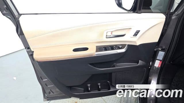 Toyota Sienna 2023 — Photo 17/35