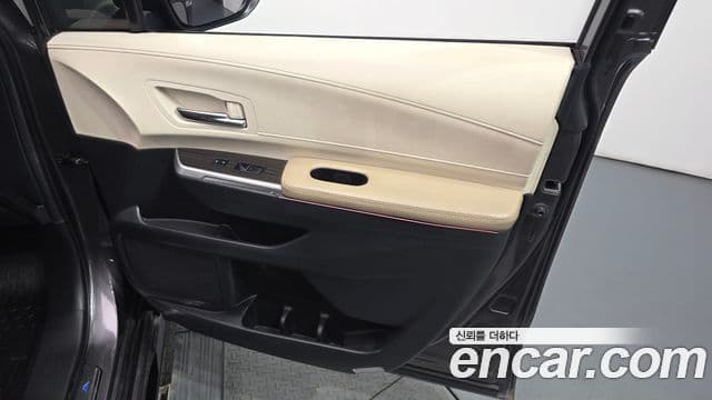 Toyota Sienna 2023 — Photo 24/35