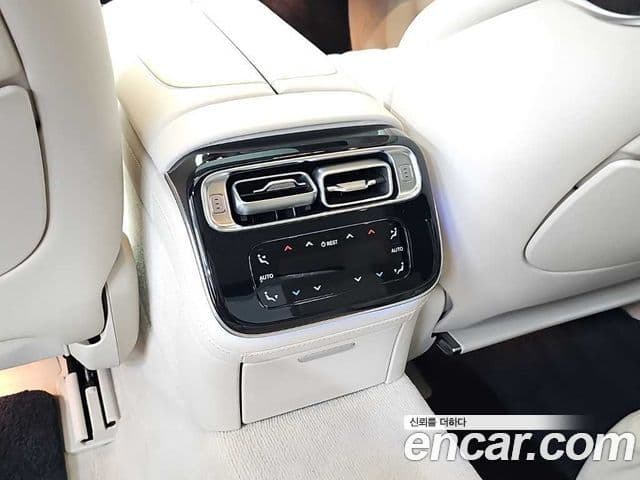 Mercedes-Benz S-Class 2022 — Photo 8/20
