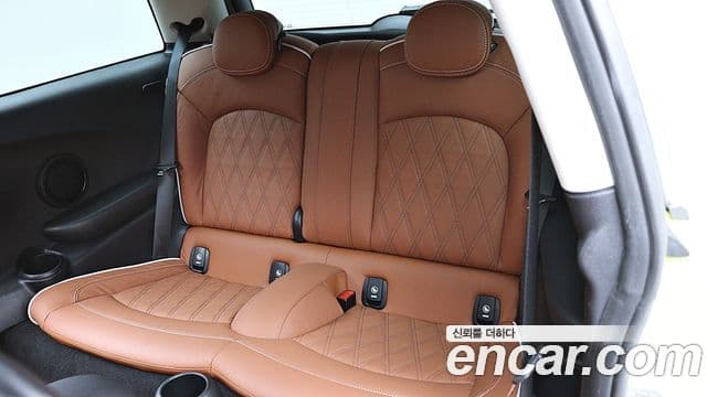 Mini Cooper S 2024 — ფოტო 17/20
