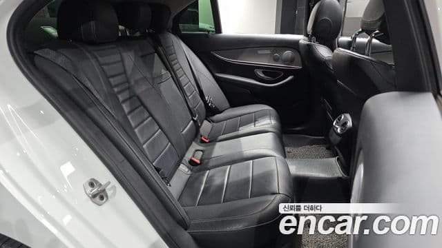 Mercedes-Benz E-Class 2018 — Фото 11/20