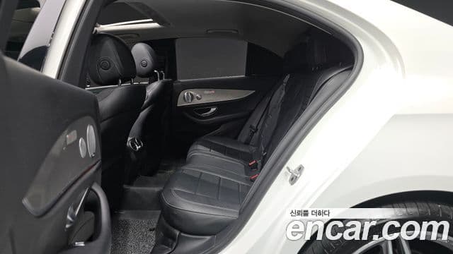 Mercedes-Benz E-Class 2018 — Фото 12/20