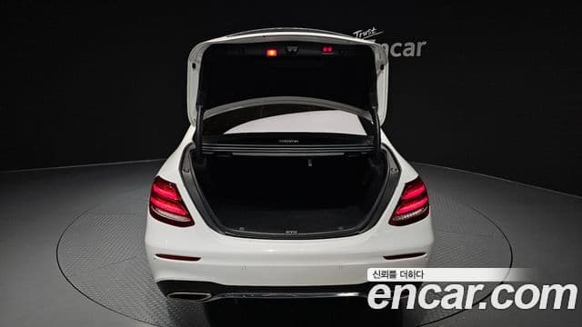 Mercedes-Benz E-Class 2018 — Фото 20/20