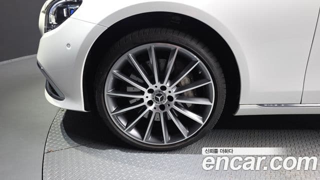 Mercedes-Benz E-Class 2023 — Фото 5/20
