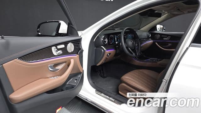 Mercedes-Benz E-Class 2023 — Фото 10/20