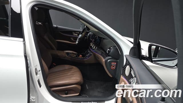 Mercedes-Benz E-Class 2023 — Фото 11/20