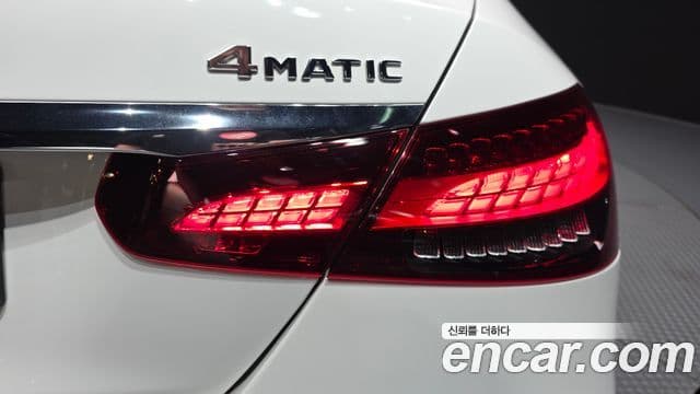 Mercedes-Benz E-Class 2023 — ფოტო 24/35
