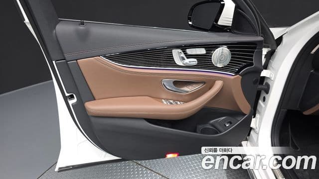 Mercedes-Benz E-Class 2023 — ფოტო 4/35