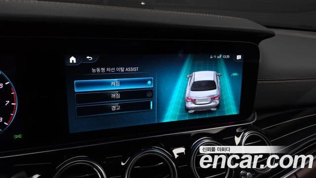 Mercedes-Benz E-Class 2023 — ფოტო 17/35