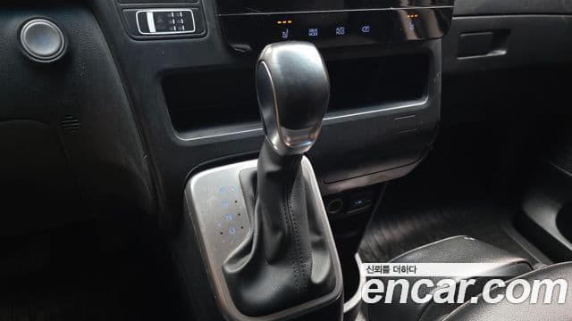 Hyundai Staria 2022 — Photo 21/31