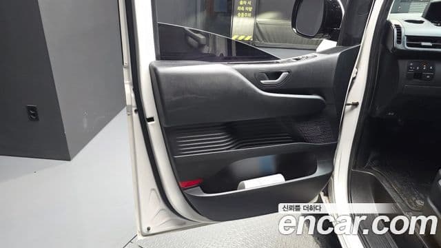 Hyundai Staria 2022 — Photo 6/31