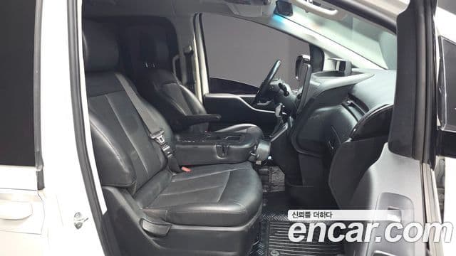 Hyundai Staria 2022 — Photo 1/31