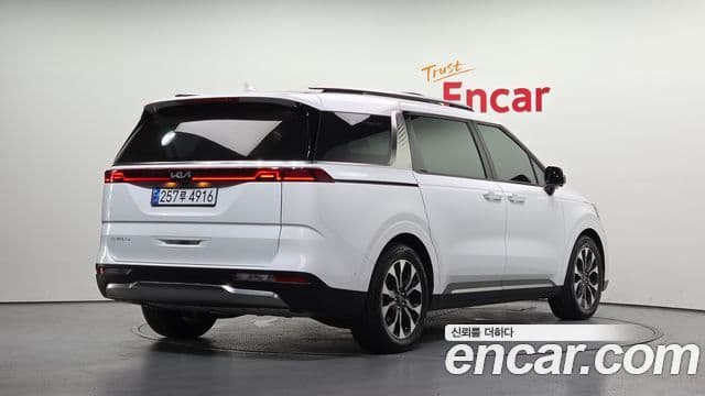 Kia Carnival 2023 — Фото 1/20