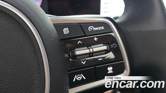 Kia Carnival 2023 — Фото 17/20