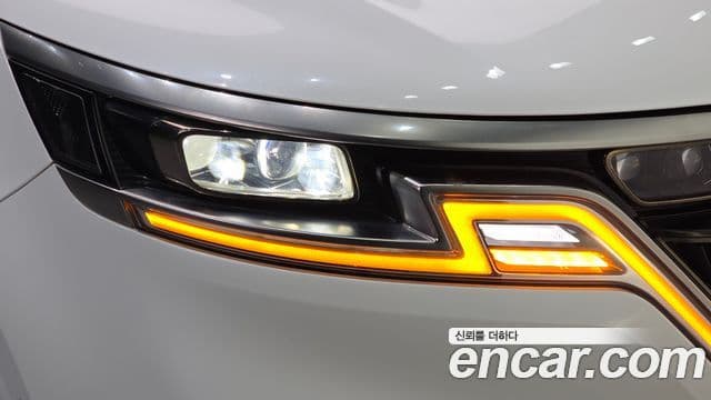 Kia Carnival 2023 — Photo 13/33