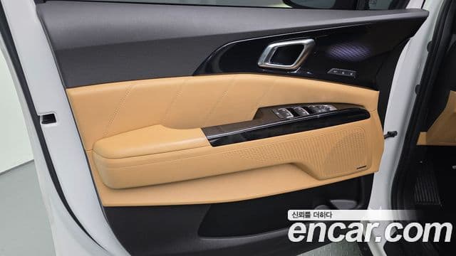 Kia Carnival 2023 — Photo 6/33