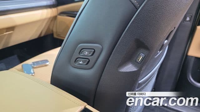 Kia Carnival 2023 — Photo 28/33