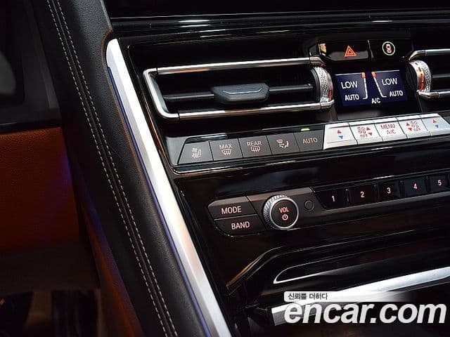 BMW 8 Series 2023 — Фото 11/20