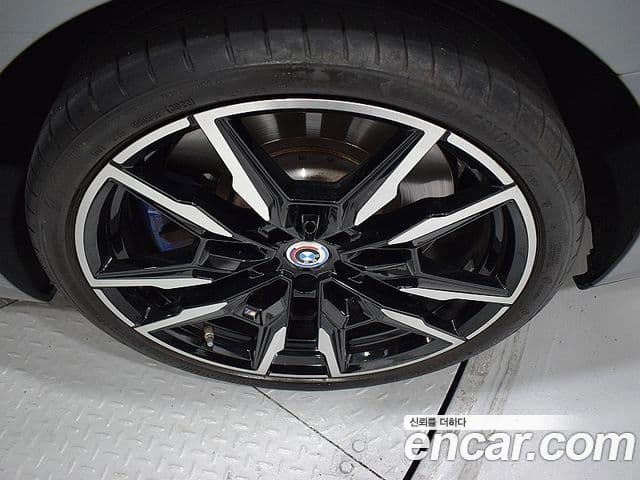 BMW 8 Series 2023 — Фото 18/20