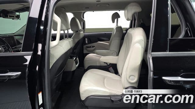Kia Carnival 2020 — Фото 12/20