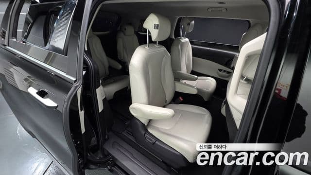 Kia Carnival 2020 — ფოტო 17/31