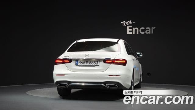 Mercedes-Benz E-Class 2023 — Фото 4/20