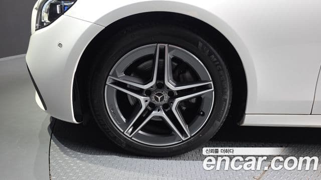 Mercedes-Benz E-Class 2023 — Фото 5/20