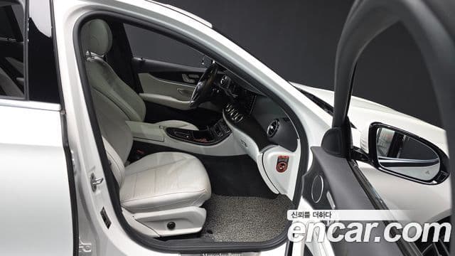 Mercedes-Benz E-Class 2023 — Фото 11/20