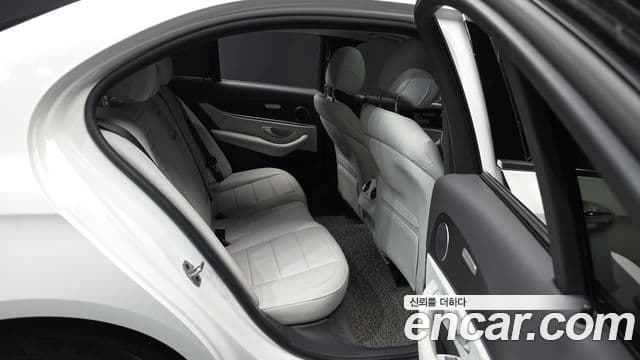 Mercedes-Benz E-Class 2023 — Фото 12/20