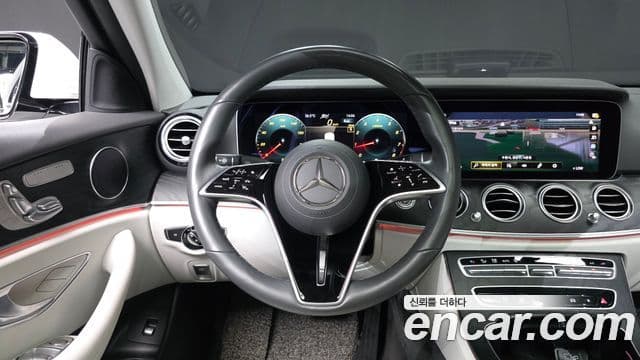 Mercedes-Benz E-Class 2023 — Фото 13/20