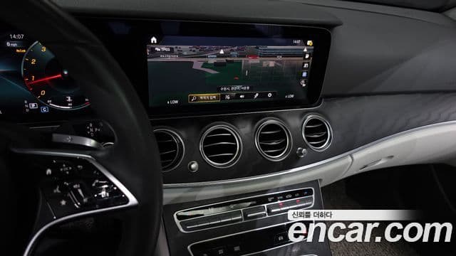 Mercedes-Benz E-Class 2023 — Фото 14/20